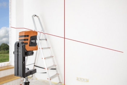 Laser krzyżowy 15m z uchwytem NEO 75-101